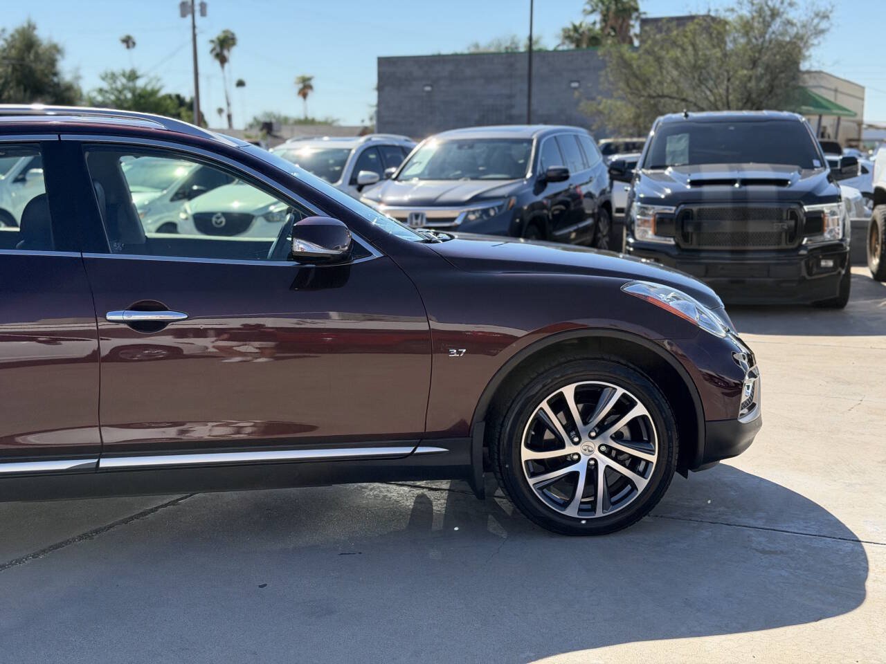Used 2017 INFINITI QX50 AWD w/ Deluxe Touring Package image 5