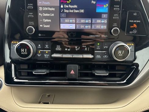 Certified 2021 Toyota Highlander XLE image 31