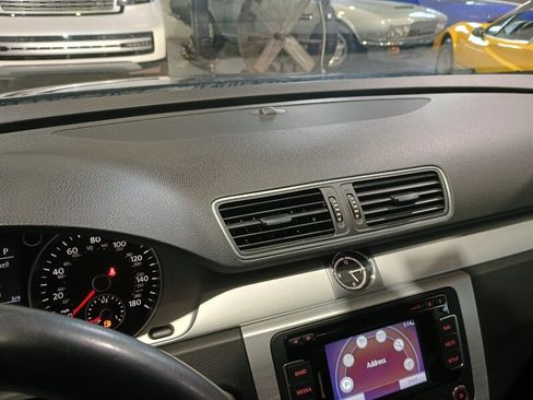 Used 2014 Volkswagen CC Sport FWD image 23