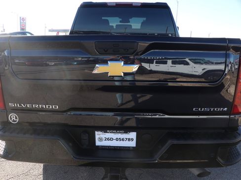 Used 2024 Chevrolet Silverado 2500 Custom w/ Custom Value Package image 6