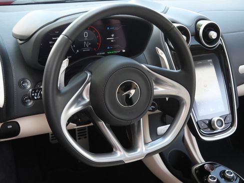 Used 2023 McLaren GT RWD image 9