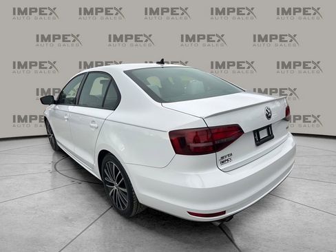 Used 2017 Volkswagen Jetta Sport image 3