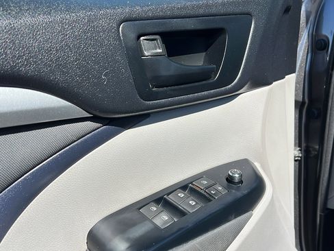 Used 2015 Toyota Highlander LE AWD/4WD image 17