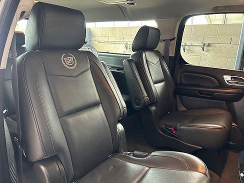 Used 2013 Cadillac Escalade ESV Platinum RWD image 16