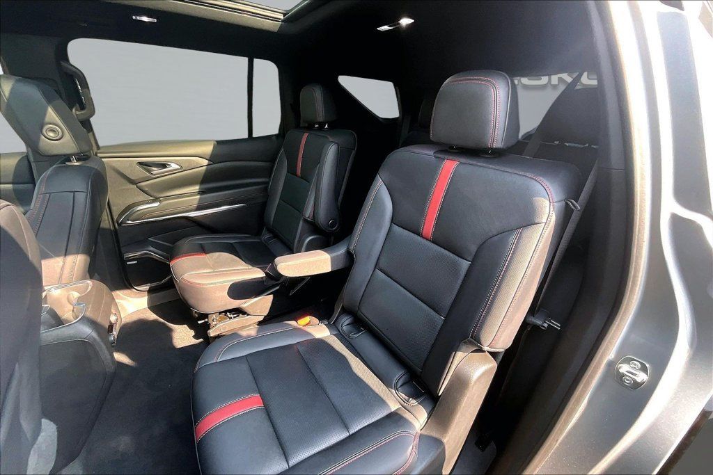 Used 2024 Chevrolet Traverse RS AWD/4WD image 26