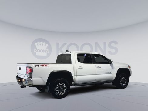 Used 2020 Toyota Tacoma TRD Off-Road AWD/4WD image 11