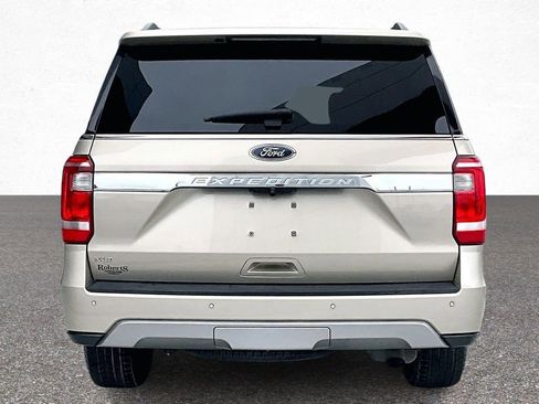 Used 2018 Ford Expedition XLT image 6