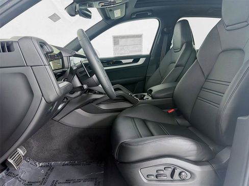 New 2025 Porsche Cayenne E-Hybrid image 5
