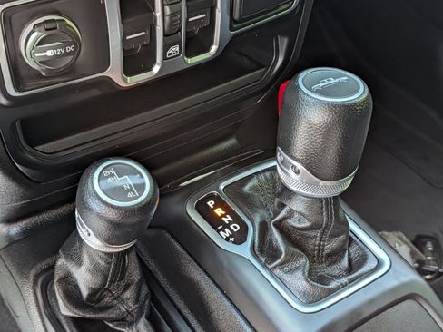 Used 2023 Jeep Gladiator Sport AWD/4WD image 10