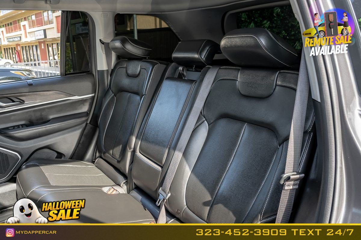 Used 2023 Jeep Grand Cherokee Limited w/ Luxury Tech Group II RWD image 16