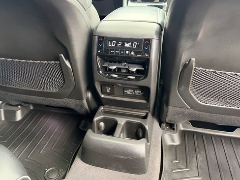 Used 2022 Jeep Grand Cherokee L Overland w/ Luxury Tech Group IV AWD/4WD image 33