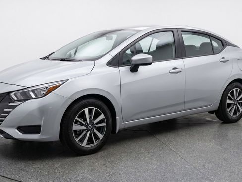 Used 2025 Nissan Versa SV FWD image 3