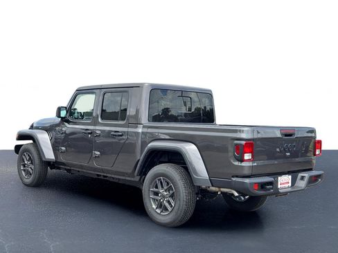 New 2025 Jeep Gladiator Sport image 11