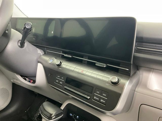 Used 2025 Hyundai Kona SEL FWD image 9