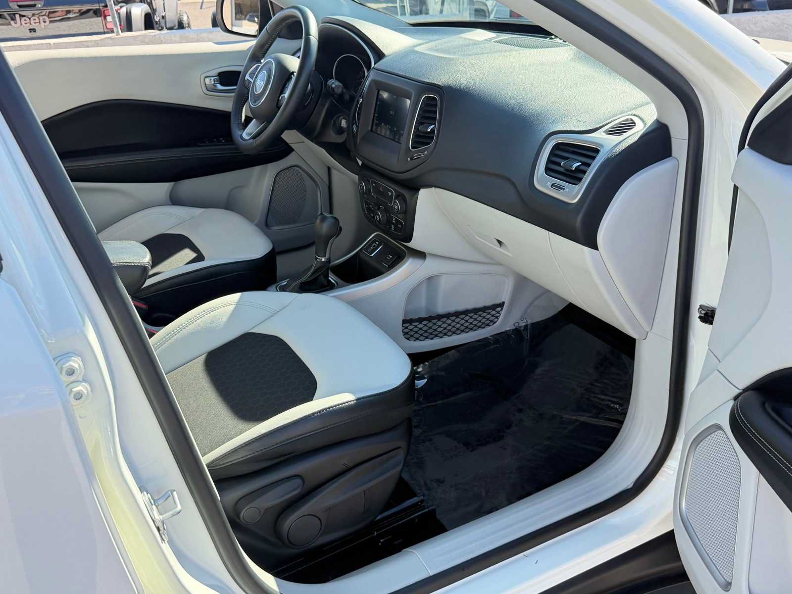 Used 2018 Jeep Compass Latitude w/ Popular Equipment Group FWD image 29