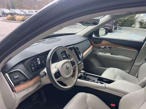 Used 2022 Volvo XC90 T6 Momentum w/ Advanced Package image 63