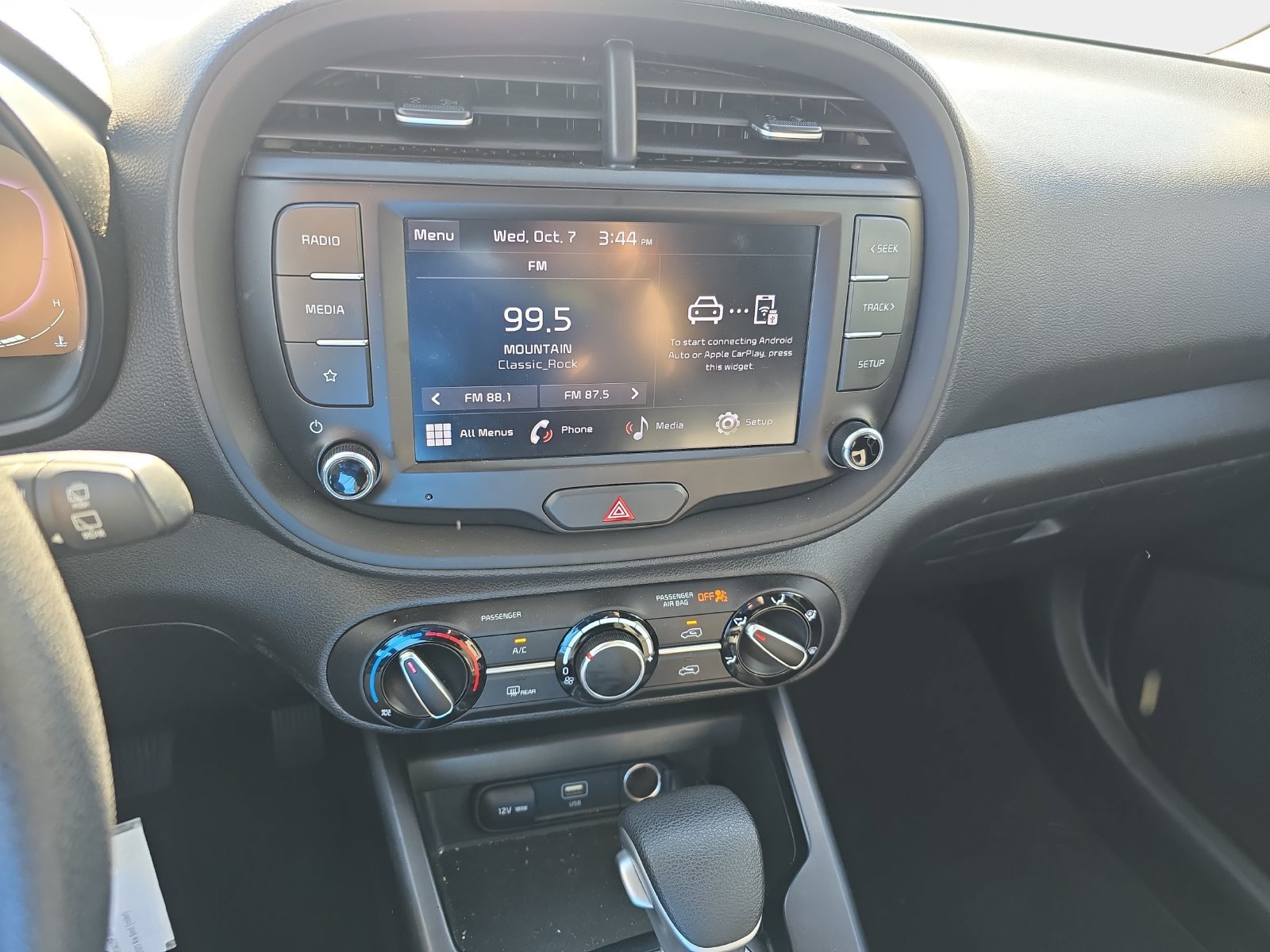 Used 2023 Kia Soul LX w/ LX Technology Package FWD image 12