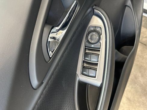Used 2017 Chevrolet Malibu LT FWD image 26