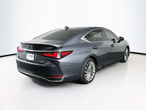 Used 2022 Lexus ES 300h ES 300h Luxury w/ Accessory Package 2 image 9
