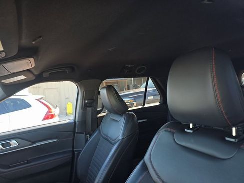 Used 2025 Ford Explorer ST-Line w/ ST-Line Street Pack image 10