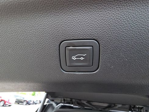 Used 2025 Chevrolet Tahoe High Country AWD/4WD image 36