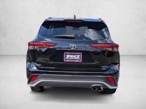 Used 2021 Toyota Highlander XSE FWD image 7