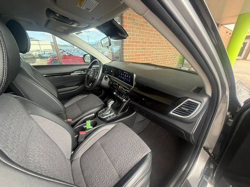 Used 2025 Kia Seltos S AWD/4WD image 9
