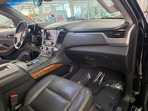 Used 2019 Chevrolet Suburban Premier AWD/4WD image 14