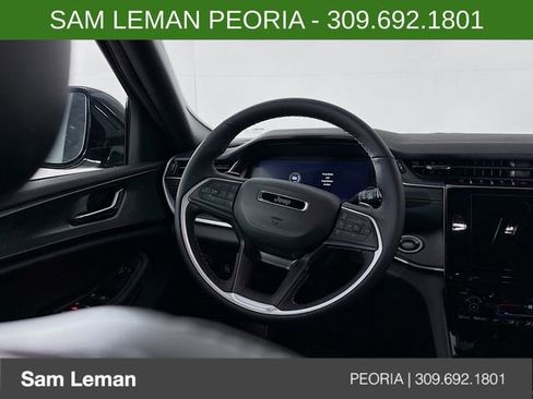 New 2025 Jeep Grand Cherokee Altitude image 11