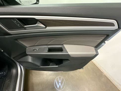 Certified 2023 Volkswagen Atlas SE w/ Panoramic Sunroof Package AWD/4WD image 24