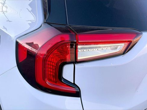 Used 2024 GMC Terrain SLT image 29