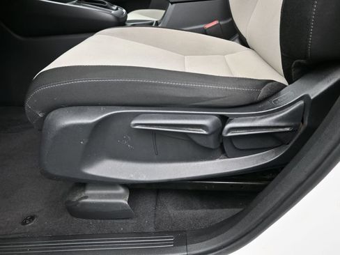 Used 2023 Honda CR-V LX image 18