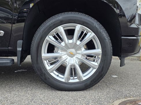 Used 2022 Chevrolet Silverado 1500 High Country w/ Technology Package image 44