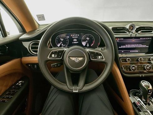 Used 2021 Bentley Bentayga AWD/4WD image 11