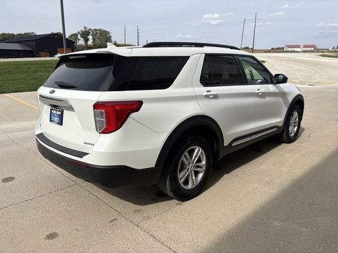 Used 2022 Ford Explorer XLT image 5