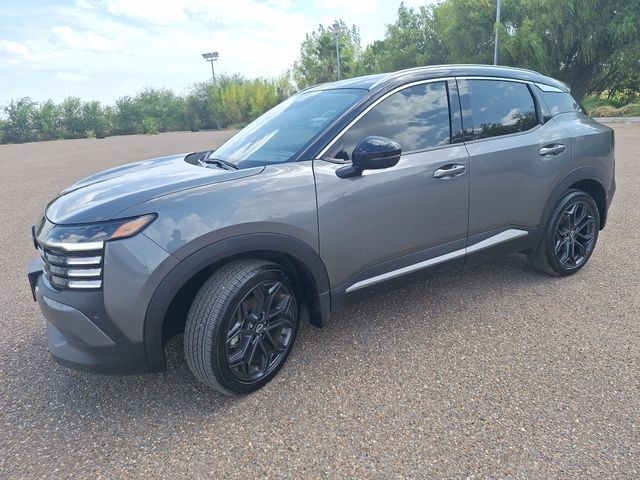 Used 2025 Nissan Kicks SR w/ Illumination Package FWD image 3