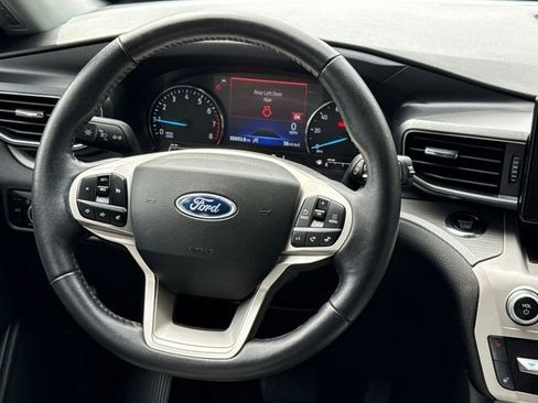 Used 2023 Ford Explorer XLT w/ Equipment Group 202A RWD image 13