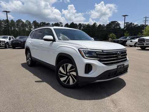 Used 2025 Volkswagen Atlas SE AWD/4WD image 3