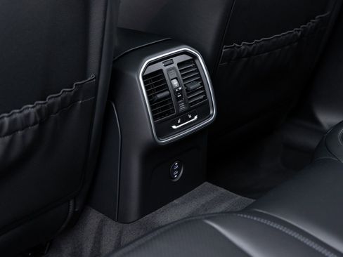 New 2026 Porsche Macan image 28