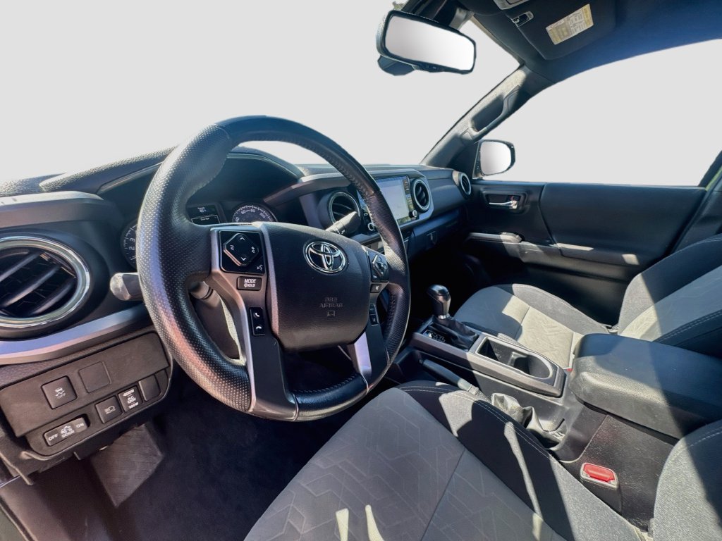 Used 2021 Toyota Tacoma TRD Sport w/ Technology Package RWD image 9