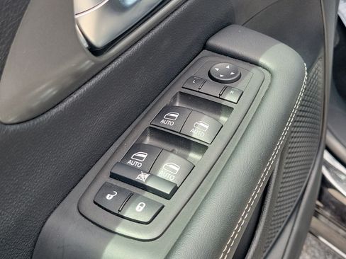 Used 2025 Chrysler Pacifica Select FWD image 15
