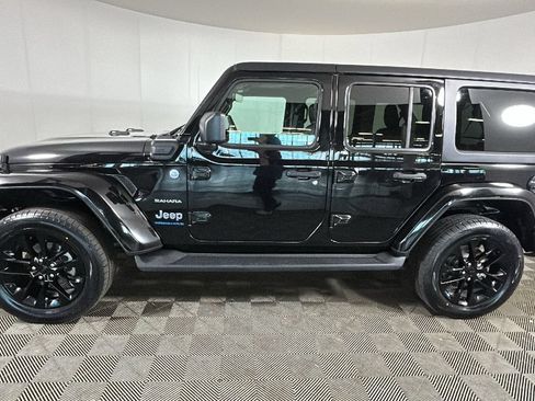 Used 2023 Jeep Wrangler Unlimited Sahara w/ Cold Weather Group AWD/4WD image 7