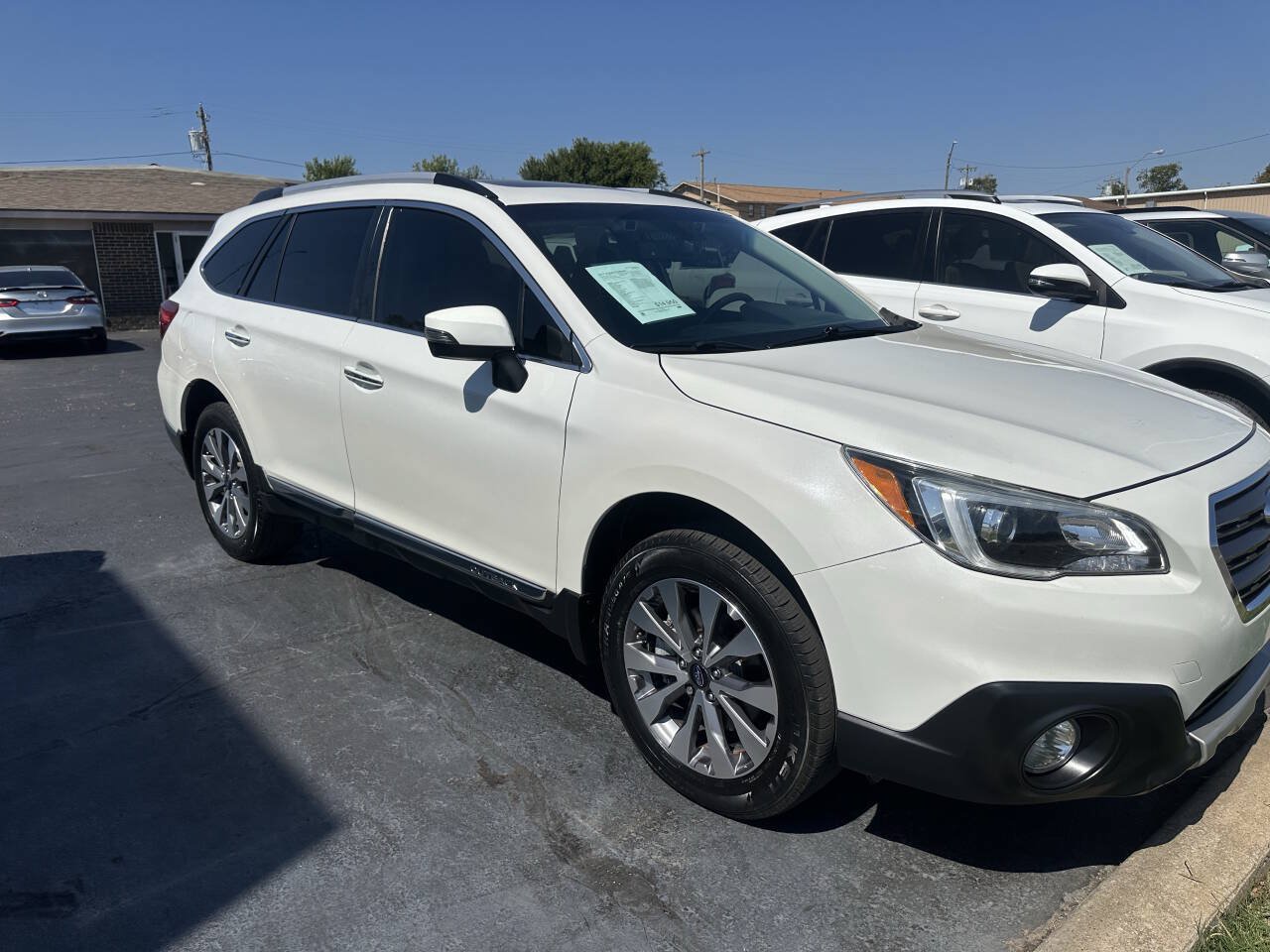 Used 2017 Subaru Outback 3.6R Touring AWD/4WD image 5