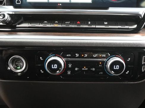 Used 2024 GMC Sierra 1500 SLT image 10