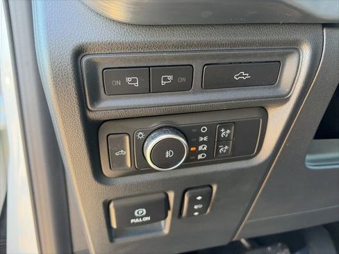 Used 2022 Ford F150 Lariat w/ Max Trailer Tow Package image 16