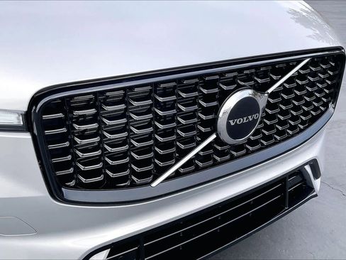 Used 2025 Volvo XC60 B5 Core w/ Climate Package image 33