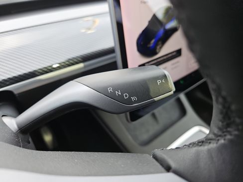 Used 2021 Tesla Model Y Long Range image 18