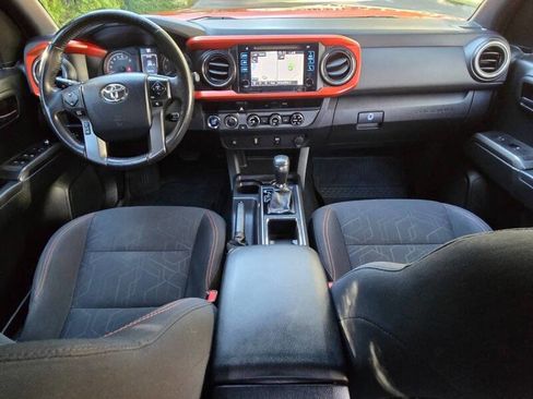 Used 2017 Toyota Tacoma TRD Off-Road AWD/4WD image 6