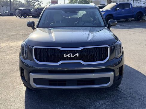 Used 2024 Kia Telluride EX w/ EX Captain's Chair Package image 3