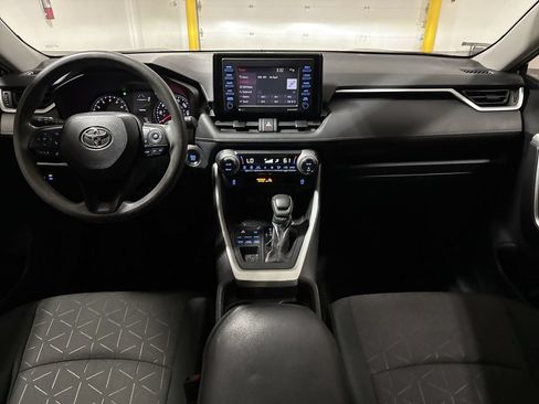 Used 2020 Toyota RAV4 XLE AWD/4WD image 10